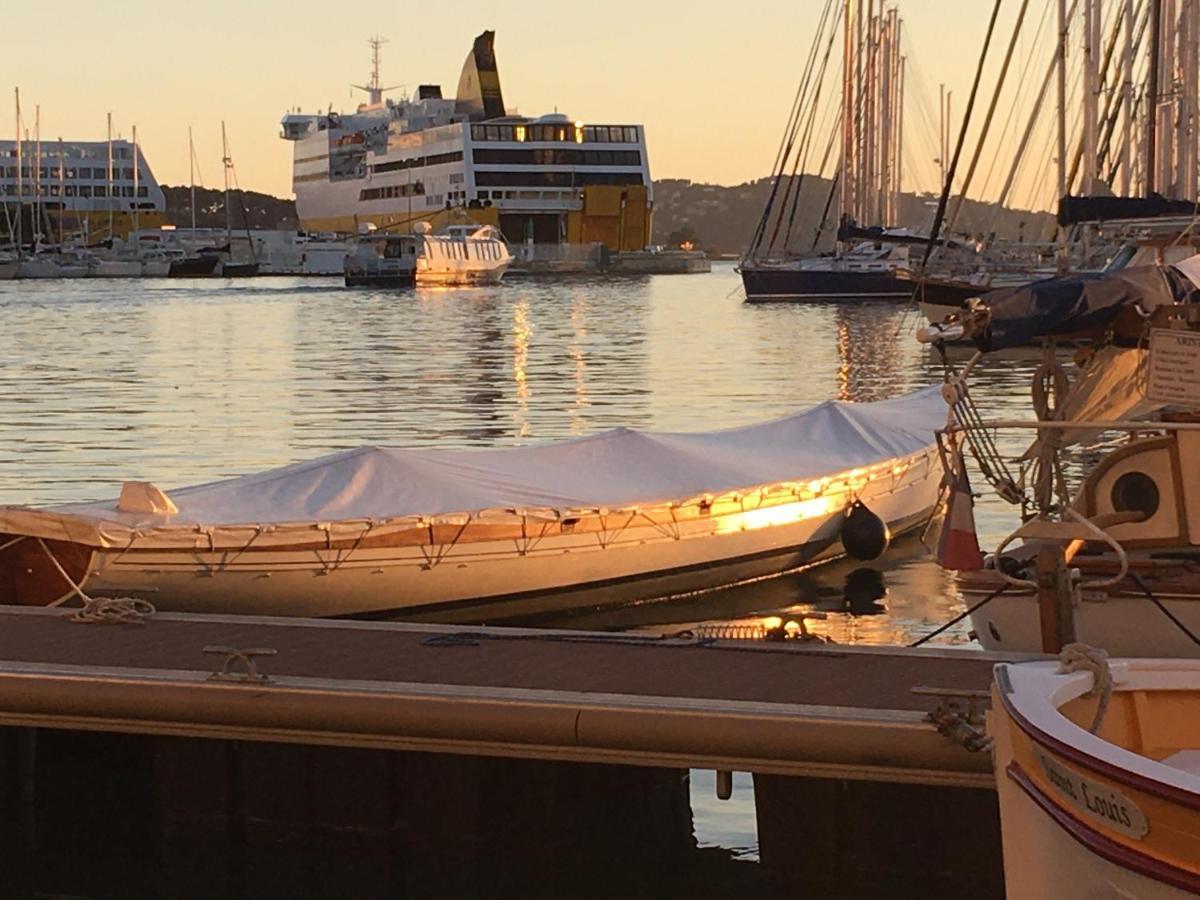 Au Coeur Du Vieux Toulon Au Calme Appartement Renove Climatise Confortable Etage Eleve Avec Ascenseur Proche Parking Et Toutes Commodites Exteriér fotografie