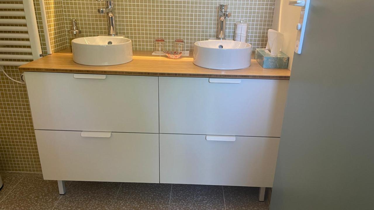 Au Coeur Du Vieux Toulon Au Calme Appartement Renove Climatise Confortable Etage Eleve Avec Ascenseur Proche Parking Et Toutes Commodites Exteriér fotografie
